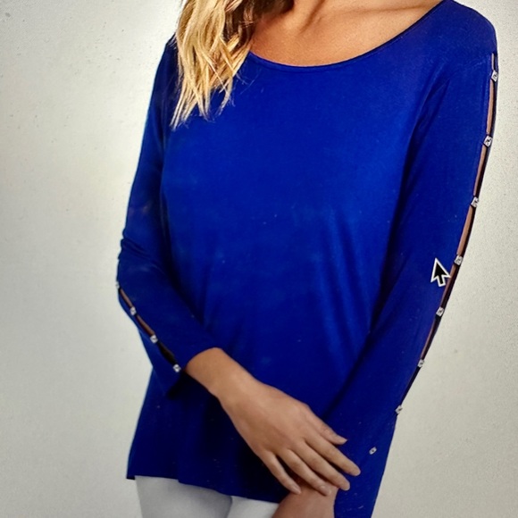 Cable and Gauge M women's 3/4 sleeve blue top with rhinestone slit sleeve detail - Picture 4 of 8